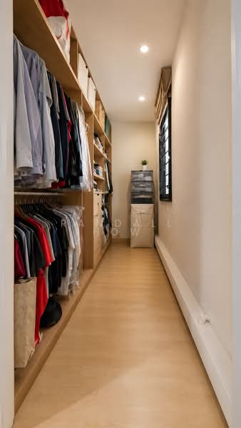610 Senja Road, 610 Senja Road, 3 Bedrooms, 1,184 sqft, HDB Flat For Sale, by Randall How, 500112610 - Walk in Wardrobe - PropertyGuru.com.sg