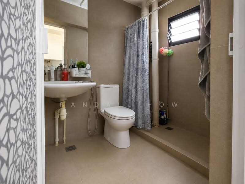 610 Senja Road, 610 Senja Road, 3 Bedrooms, 1,184 sqft, HDB Flat For Sale, by Randall How, 500112610 - Bathroom - PropertyGuru.com.sg