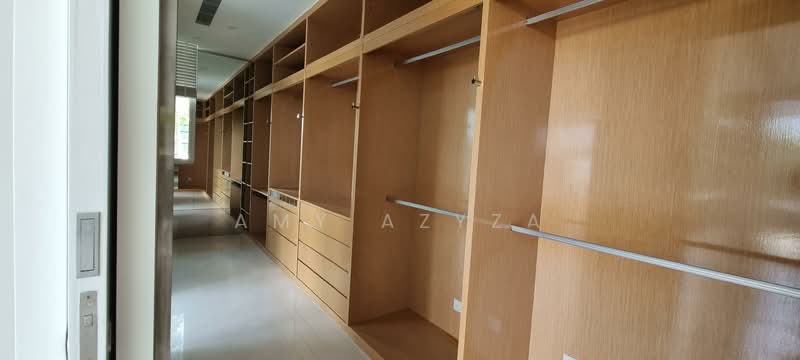 Sentosa Cove, Cove Drive, 6 Bedrooms, 6,500 sqft, Detached House For Sale, by Amy Azyza, 500112616 - Walk-in Wardrobe  - PropertyGuru.com.sg