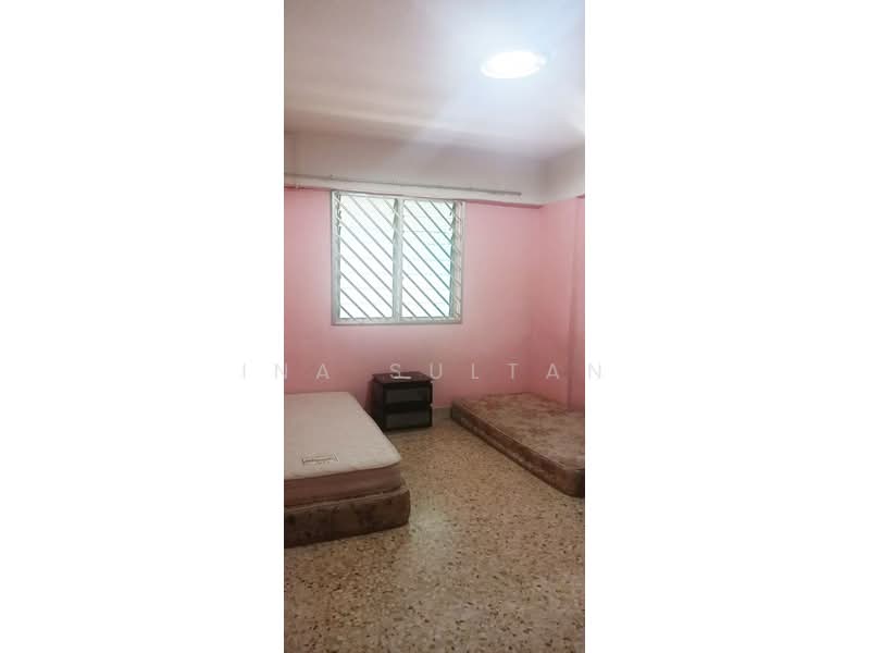 522 Bedok North Avenue 1, 522 Bedok North Avenue 1, 2 Bedrooms, 721 sqft, HDB Flat For Sale, by Ina Sultan, 500112626 - Bedroom - PropertyGuru.com.sg