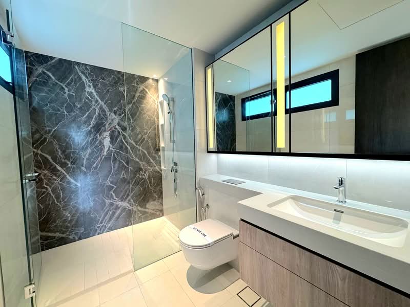 Greenbank Park, Greenbank Park, 5 Bedrooms, 3,132 sqft, Semi-Detached House For Sale, by Amy Azyza, 500112687 - Bathroom - PropertyGuru.com.sg