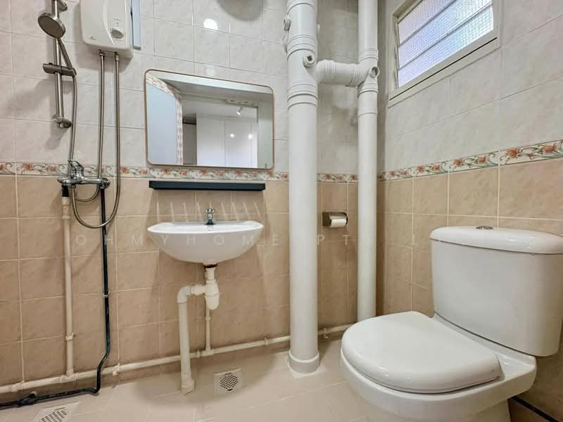 13 Cantonment Close, 13 Cantonment Close, 2 Bedrooms, 645 sqft, HDB Flat For Rent, by OHMYHOME PTE LTD, 500112701 - Bathroom - PropertyGuru.com.sg