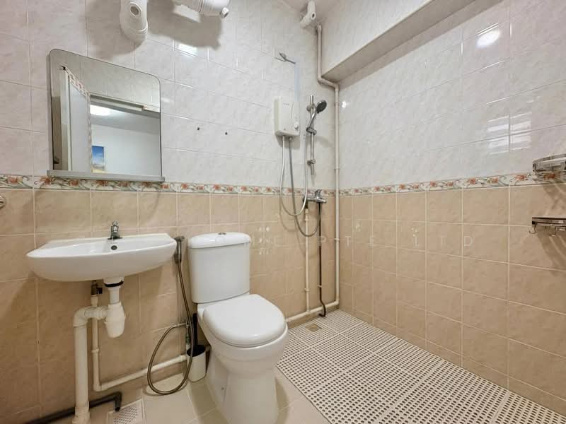 13 Cantonment Close, 13 Cantonment Close, 2 Bedrooms, 645 sqft, HDB Flat For Rent, by OHMYHOME PTE LTD, 500112701 - Bathroom - PropertyGuru.com.sg