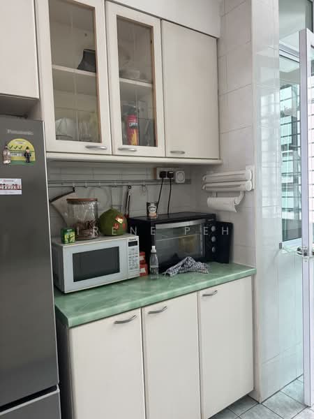 The Daffodil, 568 Upper East Coast Road, 3 Bedrooms, 1,001 sqft, Apartment For Rent, by Irene Peh, 500112728 - Kitchen - PropertyGuru.com.sg