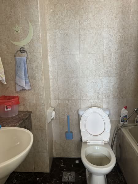 The Daffodil, 568 Upper East Coast Road, 3 Bedrooms, 1,001 sqft, Apartment For Rent, by Irene Peh, 500112728 - Bathroom - PropertyGuru.com.sg