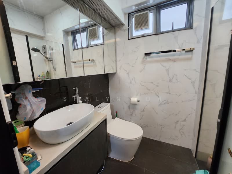 211B Punggol Walk, 211B Punggol Walk, 2 Bedrooms, 721 sqft, HDB Flat For Sale, by Shalyn Loh, 500112736 - Bathroom - PropertyGuru.com.sg