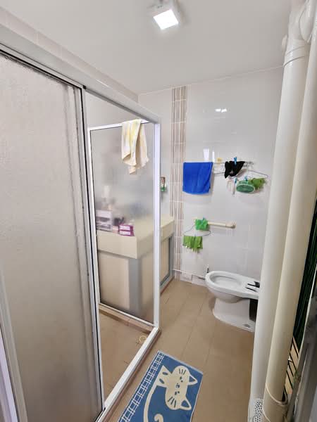 148 Tampines Avenue 5, 148 Tampines Avenue 5, 4 Bedrooms, 1,614 sqft, HDB Flat For Sale, by Aaron Lin, 500112745 - Bathroom - PropertyGuru.com.sg