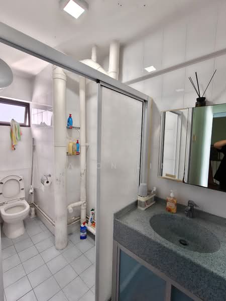 148 Tampines Avenue 5, 148 Tampines Avenue 5, 4 Bedrooms, 1,614 sqft, HDB Flat For Sale, by Aaron Lin, 500112745 - Bathroom - PropertyGuru.com.sg