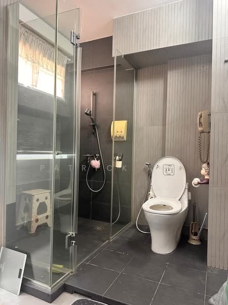 456 Hougang Avenue 10, 456 Hougang Avenue 10, 3 Bedrooms, 1,119 sqft, HDB Flat For Sale, by Patrick Ang, 500112750 - Bathroom - PropertyGuru.com.sg