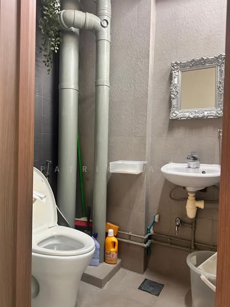 456 Hougang Avenue 10, 456 Hougang Avenue 10, 3 Bedrooms, 1,119 sqft, HDB Flat For Sale, by Patrick Ang, 500112750 - Bathroom - PropertyGuru.com.sg