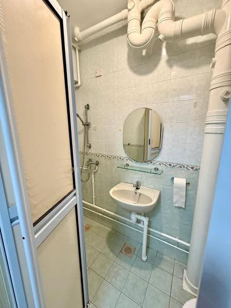 199C Punggol Field, 199C Punggol Field, Hougang / Punggol / Sengkang, 3 Bedrooms, 1,184 sqft, HDB Flat For Rent, by Emily Lai, 500112769 - Bathroom - PropertyGuru.com.sg