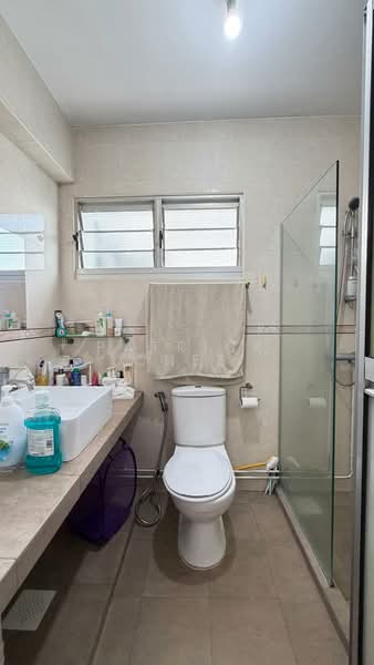 280 Toh Guan Road, 280 Toh Guan Road, 3 Bedrooms, 980 sqft, HDB Flat For Sale, by Patrick Chee, 500112845 - Bathroom - PropertyGuru.com.sg