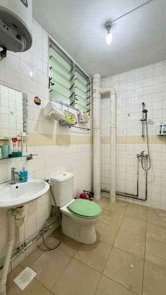 280 Toh Guan Road, 280 Toh Guan Road, 3 Bedrooms, 980 sqft, HDB Flat For Sale, by Patrick Chee, 500112845 - Bathroom - PropertyGuru.com.sg