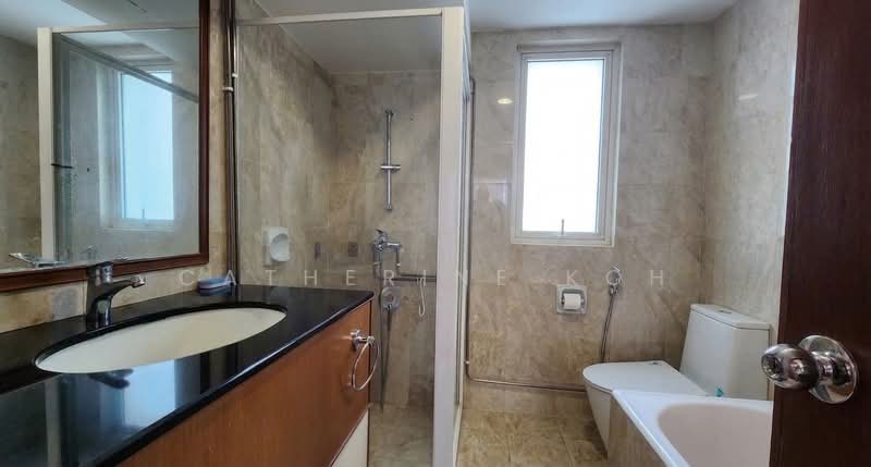 Burlington Square, 175B Bencoolen Street, 2 Bedrooms, 828 sqft, Apartment For Rent, by Catherine Koh, 500112846 - Bathroom - PropertyGuru.com.sg