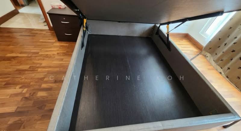 Burlington Square, 175B Bencoolen Street, 2 Bedrooms, 828 sqft, Apartment For Rent, by Catherine Koh, 500112846 - Bedroom - PropertyGuru.com.sg