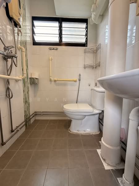 706 Clementi West Street 2, 706 Clementi West Street 2, 1 Bedroom, 731 sqft, HDB Flat For Rent, by Bryan Luke Ng, 500112849 - Bathroom - PropertyGuru.com.sg