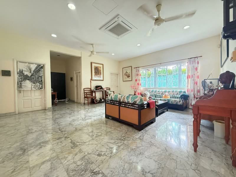 Raffles Park, Oriole Crescent, 6 Bedrooms, 3,400 sqft, Good Class Bungalow For Sale, by Jose Loh Zhenhao, 500112850 - Living Room - PropertyGuru.com.sg