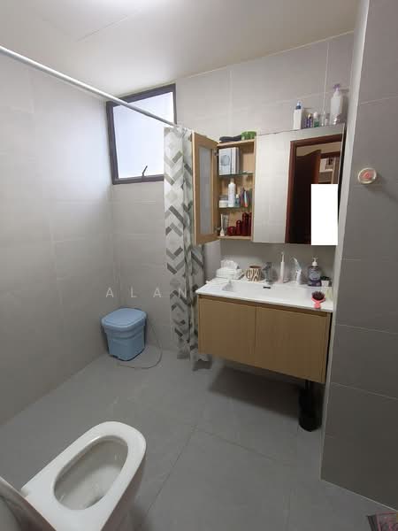 Parc Oasis, 35 Jurong East Avenue 1, Room Rental, 200 sqft, Condominium For Rent, by Alan Huy, 500112864 - Bathroom - PropertyGuru.com.sg