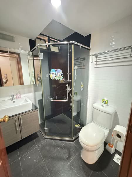 Regent Grove, 54 Choa Chu Kang North 7, 2 Bedrooms, 926 sqft, Condominium For Rent, by David Soh, 500112869 - Bathroom - PropertyGuru.com.sg