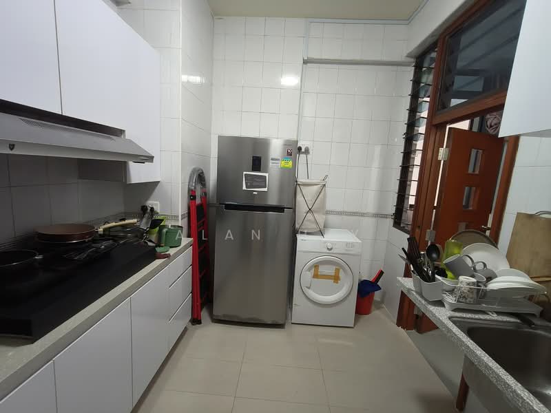 Parc Oasis, 35 Jurong East Avenue 1, Room Rental, 200 sqft, Condominium For Rent, by Alan Huy, 500112882 - Kitchen - PropertyGuru.com.sg