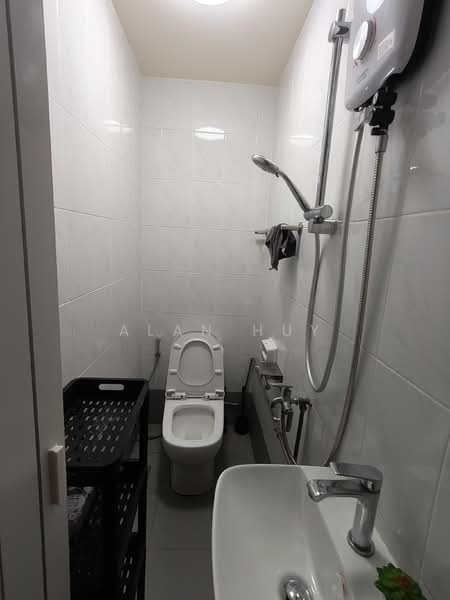 Parc Oasis, 35 Jurong East Avenue 1, Room Rental, 200 sqft, Condominium For Rent, by Alan Huy, 500112882 - Bathroom - PropertyGuru.com.sg