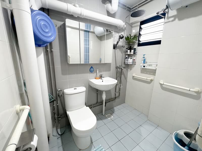 653 Hougang Avenue 8, 653 Hougang Avenue 8, 3 Bedrooms, 1,292 sqft, HDB Flat For Sale, by Zac Ng, 500112898 - Bathroom - PropertyGuru.com.sg