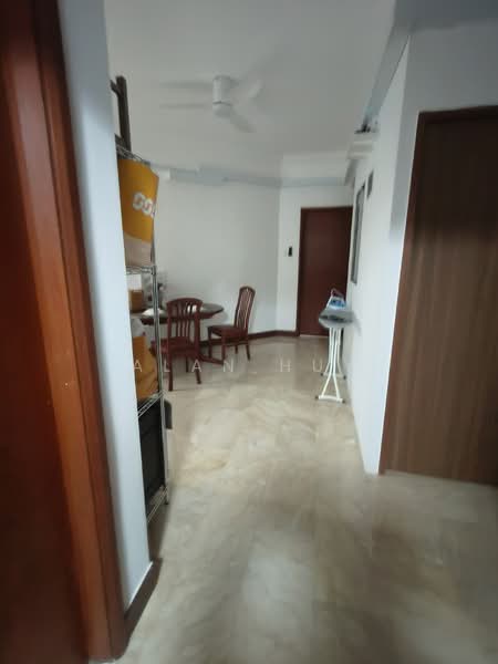 Parc Oasis, 35 Jurong East Avenue 1, Room Rental, 200 sqft, Condominium For Rent, by Alan Huy, 500112903 - Corridor - PropertyGuru.com.sg