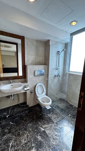 The Hermitage, 2 Sarkies Road, 2 Bedrooms, 900 sqft, Apartment For Rent, by Susan Chua, 500112905 - Bathroom - PropertyGuru.com.sg