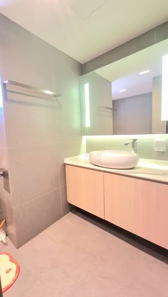Carissa Park Condo, 2 Flora Drive, 2 Bedrooms, 947 sqft, Condominium For Rent, by Alan Chua, 500112921 - Bathroom - PropertyGuru.com.sg