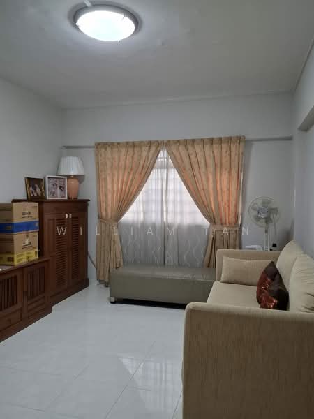 453 Jurong West Street 42, 453 Jurong West Street 42, 3 Bedrooms, 1,431 sqft, HDB Flat For Sale, by William Tan, 500112927 - Living Room - PropertyGuru.com.sg