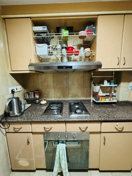 Villa Marina, 31 Jalan Sempadan, 3 Bedrooms, 1,249 sqft, Condominium For Sale, by Nicole Lin, 500112940 - Kitchen - PropertyGuru.com.sg