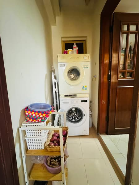 Villa Marina, 31 Jalan Sempadan, 3 Bedrooms, 1,249 sqft, Condominium For Sale, by Nicole Lin, 500112940 - Service Yard - PropertyGuru.com.sg