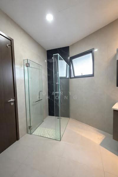 Chuan Garden, Chuan Garden, Hougang / Punggol / Sengkang, 6 Bedrooms, 4,800 sqft, Detached House For Sale, by Gary Chong, 500112953 - Bathroom - PropertyGuru.com.sg
