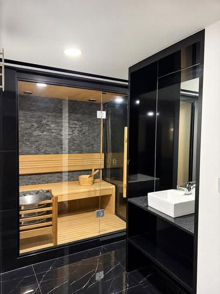 Chuan Garden, Chuan Garden, Hougang / Punggol / Sengkang, 6 Bedrooms, 4,800 sqft, Detached House For Sale, by Gary Chong, 500112953 - Bathroom - PropertyGuru.com.sg