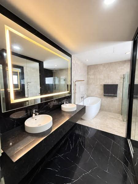 Chuan Garden, Chuan Garden, Hougang / Punggol / Sengkang, 6 Bedrooms, 4,800 sqft, Detached House For Sale, by Gary Chong, 500112953 - Bathroom - PropertyGuru.com.sg