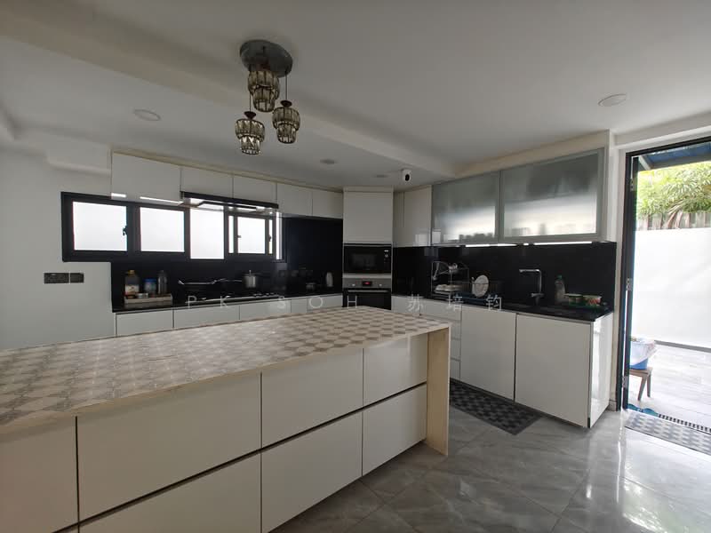 Seletar Hills Estate Bungalow - Rebuilt in 2022, , 8 Bedrooms, 10,000 sqft, Bungalow House For Sale, by PK Soh 苏培钧, 500112958 - Kitchen - PropertyGuru.com.sg