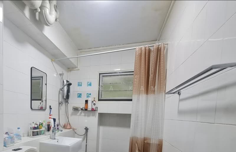 602 Choa Chu Kang Street 62, 602 Choa Chu Kang Street 62, 3 Bedrooms, 1,561 sqft, HDB Flat For Sale, by Adhana Kamis, 500112961 - Bathroom - PropertyGuru.com.sg