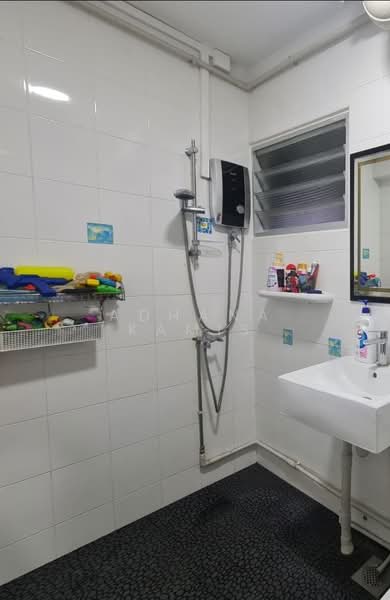 602 Choa Chu Kang Street 62, 602 Choa Chu Kang Street 62, 3 Bedrooms, 1,561 sqft, HDB Flat For Sale, by Adhana Kamis, 500112961 - Bathroom - PropertyGuru.com.sg