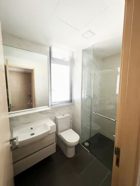 The Luxurie, 19 Compassvale Road, 3 Bedrooms, 1,055 sqft, Condominium For Sale, by James Hong, 500112988 - Common Bathroom - PropertyGuru.com.sg