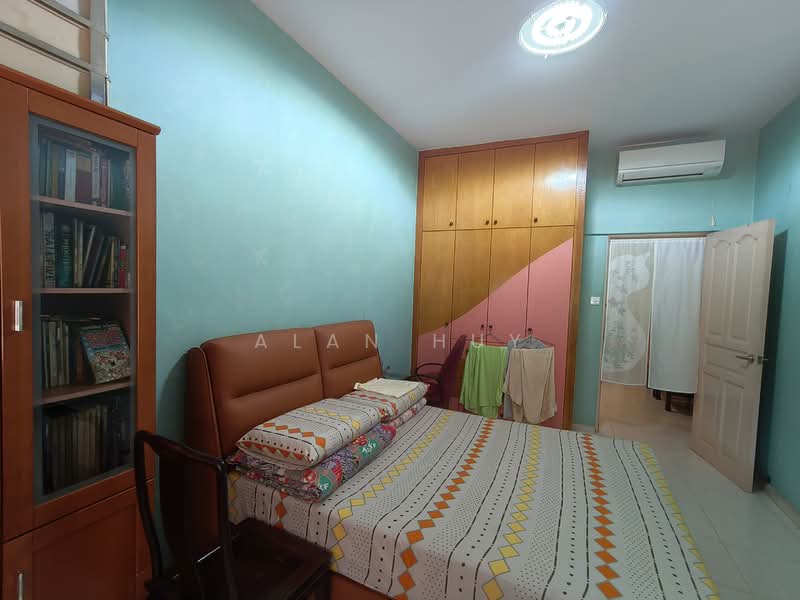 Thrift Drive, Thrift Drive, Room Rental, 300 sqft, Terraced House For Rent, by Alan Huy, 500113023 - Bedroom - PropertyGuru.com.sg