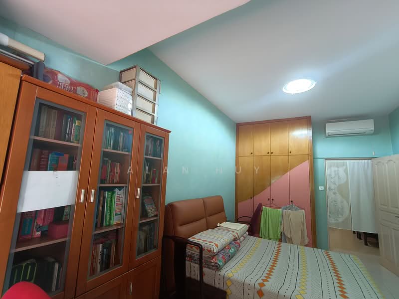 Thrift Drive, Thrift Drive, Room Rental, 300 sqft, Terraced House For Rent, by Alan Huy, 500113023 - Bedroom - PropertyGuru.com.sg