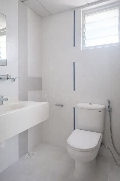 303C Punggol Central, 303C Punggol Central, 3 Bedrooms, 1,001 sqft, HDB Flat For Sale, by Delvin Ong, 500113035 - Bathroom - PropertyGuru.com.sg