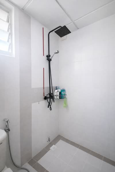 303C Punggol Central, 303C Punggol Central, 3 Bedrooms, 1,001 sqft, HDB Flat For Sale, by Delvin Ong, 500113035 - Bathroom - PropertyGuru.com.sg