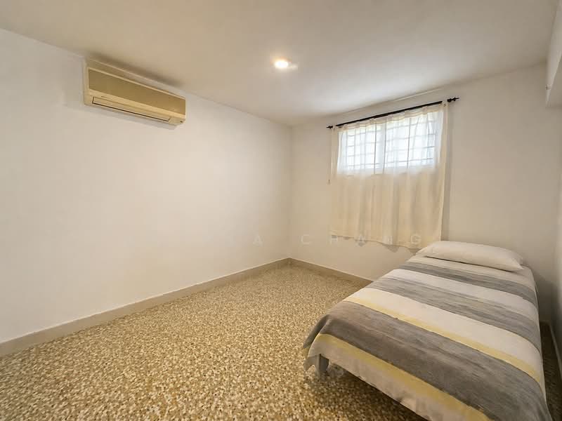 123 Lorong 1 Toa Payoh, 123 Lorong 1 Toa Payoh, 2 Bedrooms, 721 sqft, HDB Flat For Sale, by Anthea Chang, 500113044 - Bedroom - PropertyGuru.com.sg