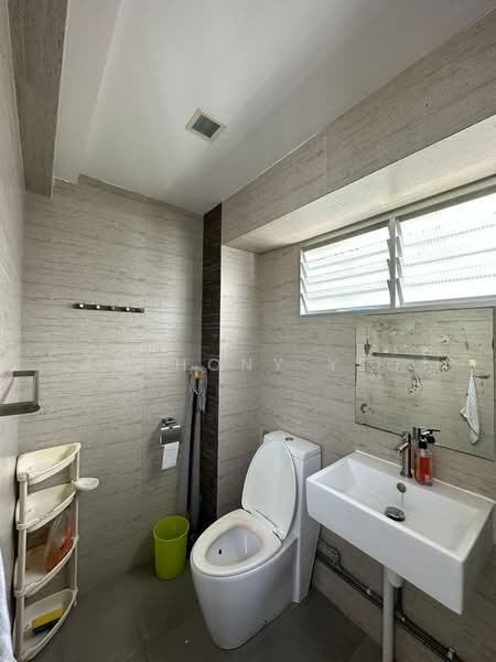 137 Simei Street 1, 137 Simei Street 1, 3 Bedrooms, 1,313 sqft, HDB Flat For Sale, by Anthony Yeo, 500113055 - Bathroom - PropertyGuru.com.sg