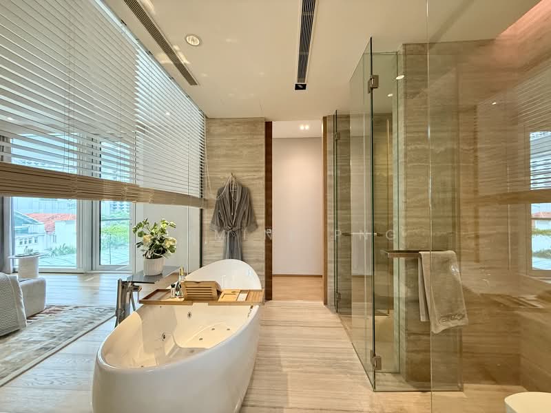 Eden Residences Capitol, 11 Stamford Road, 4 Bedrooms, 3,003 sqft, Condominium For Sale, by Jasmine Png, 500113058 - Master Bathroom - PropertyGuru.com.sg
