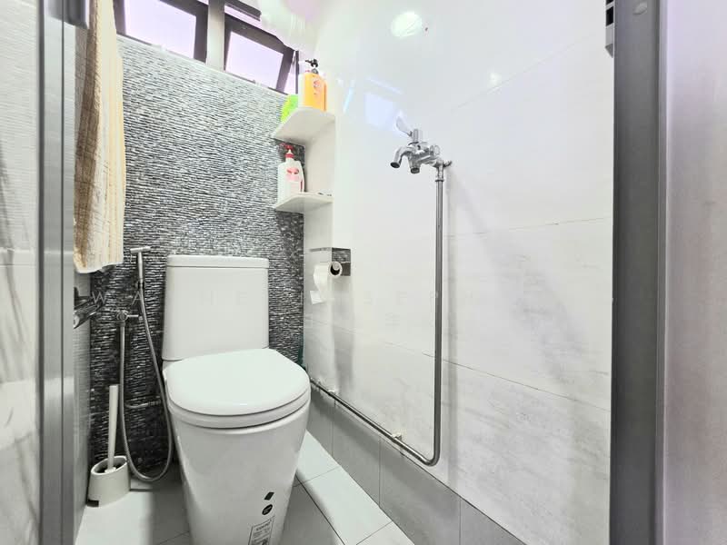 44 Telok Blangah Drive, 44 Telok Blangah Drive, 2 Bedrooms, 700 sqft, HDB Flat For Sale, by Wayne Joseph Ong 王伟洋, 500113069 - WC Bathroom - PropertyGuru.com.sg