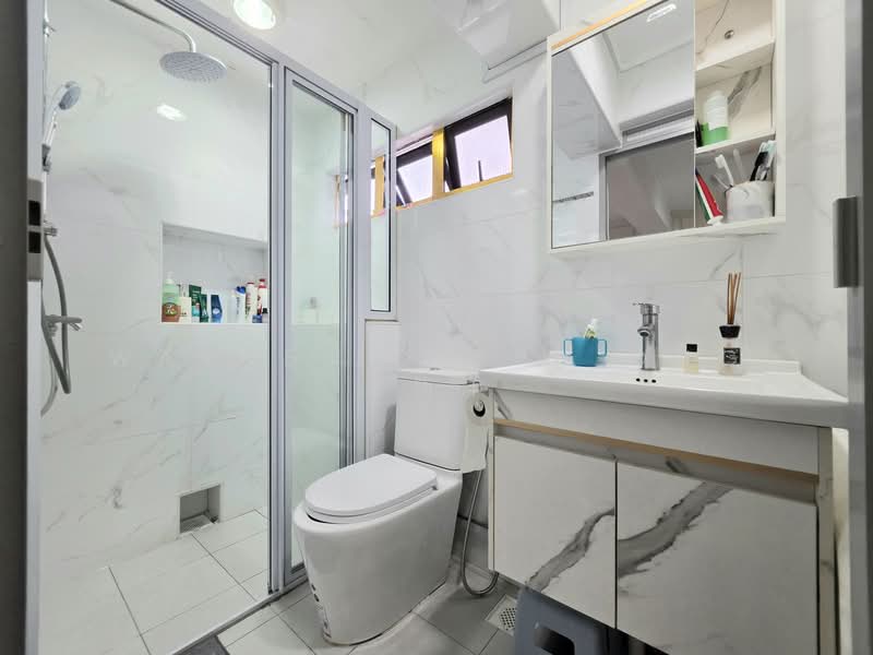 44 Telok Blangah Drive, 44 Telok Blangah Drive, 2 Bedrooms, 700 sqft, HDB Flat For Sale, by Wayne Joseph Ong 王伟洋, 500113069 - Main Bathroom - PropertyGuru.com.sg