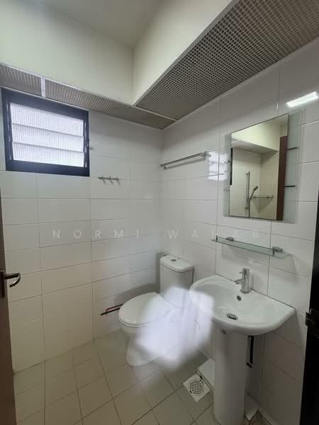 817A Keat Hong Link, 817A Keat Hong Link, 3 Bedrooms, 990 sqft, HDB Flat For Sale, by Normi Wahab, 500113074 - Bathroom - PropertyGuru.com.sg