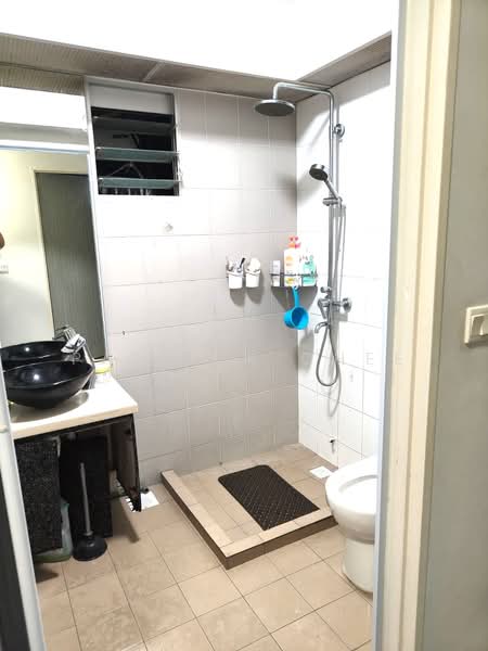 180C Rivervale Crescent, 180C Rivervale Crescent, 3 Bedrooms, 1,001 sqft, HDB Flat For Sale, by Patrick Chee, 500113090 - Bathroom - PropertyGuru.com.sg